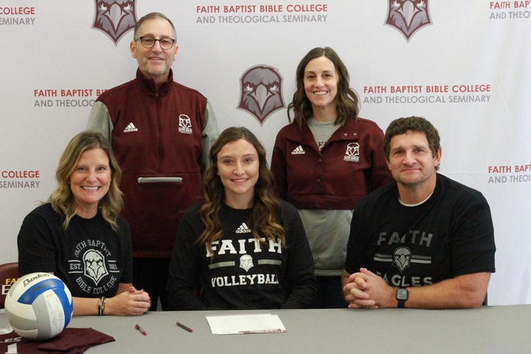 Hofmann Signs with Eagle Volleyball