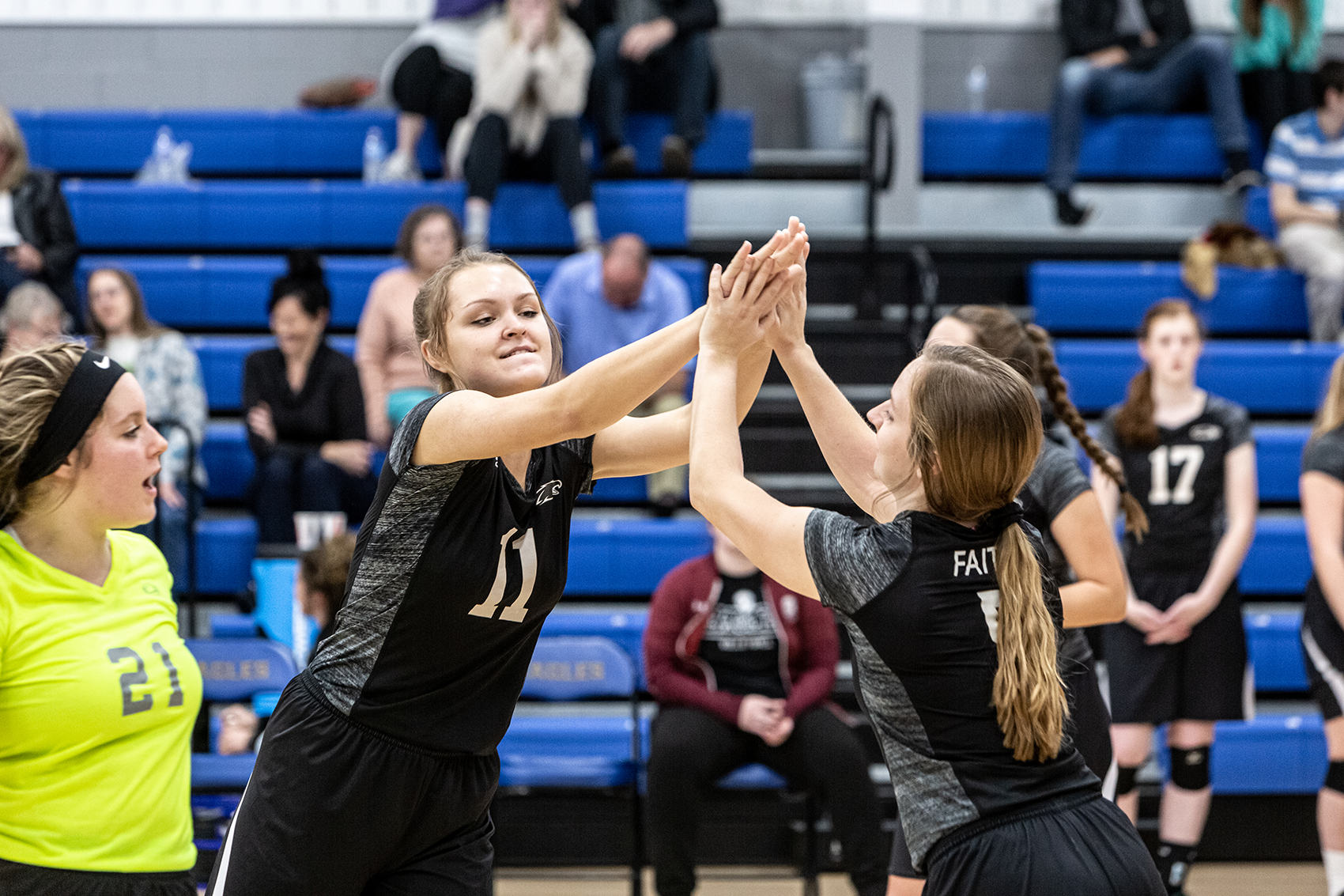 Volleyball Grabs a Win at Conference Tournaments