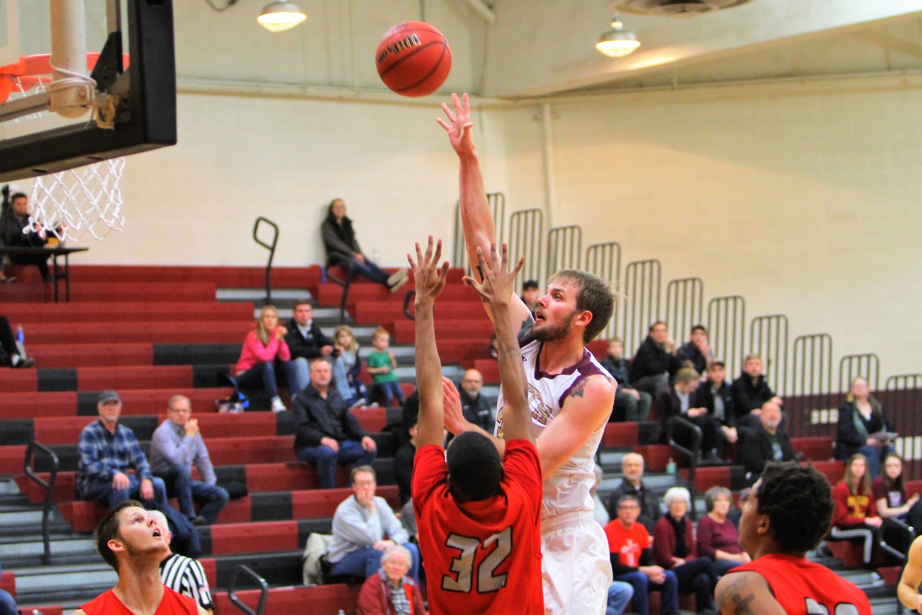 Tanner Van Beek's season-high 25 points were not enough in a one-point loss to Barclay