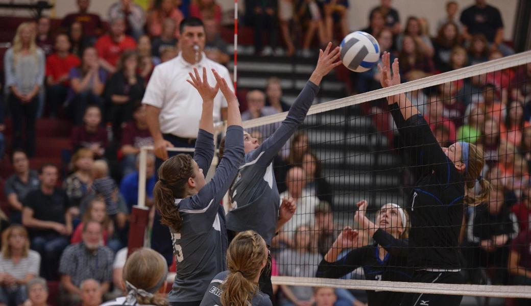 Volleyball Sweeps Homecoming Matches
